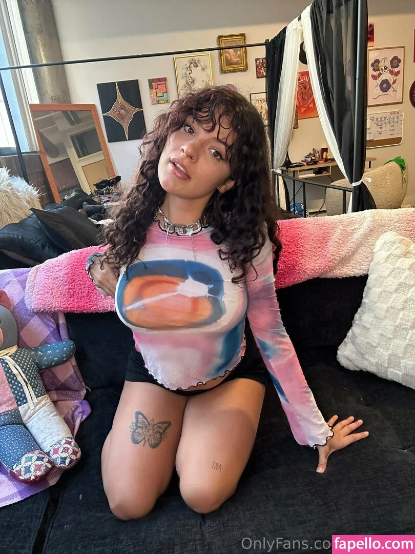 issameg Onlyfans Photo Gallery 