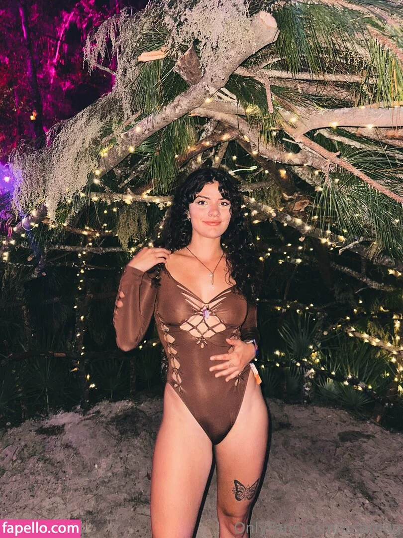 issameg Onlyfans Photo Gallery 