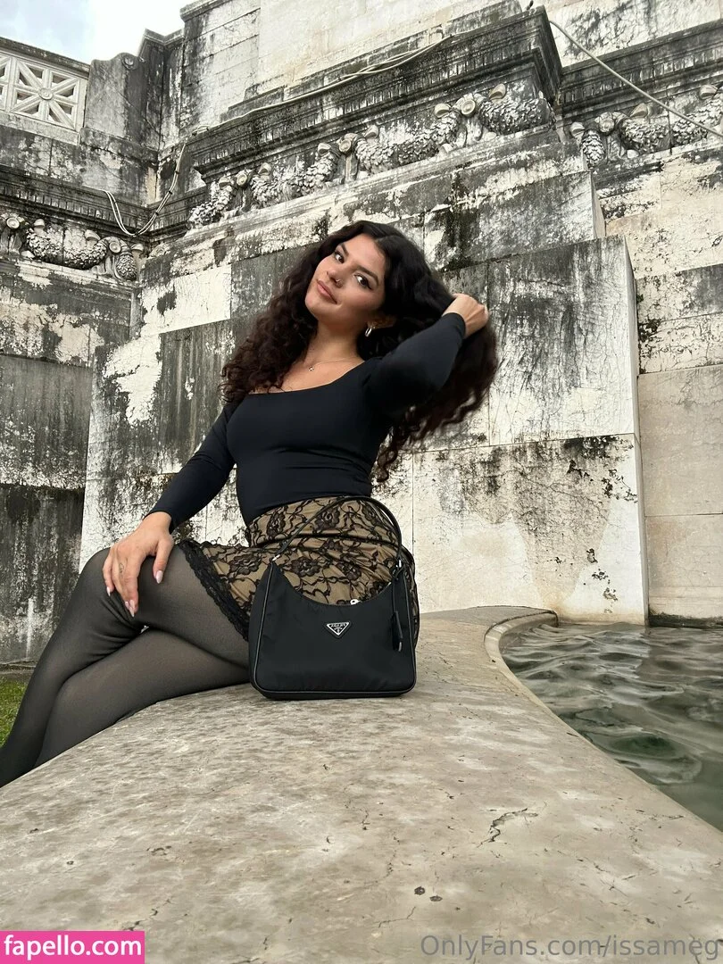 issameg Onlyfans Photo Gallery 