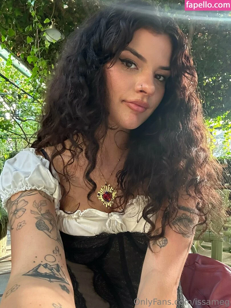 issameg Onlyfans Photo Gallery 