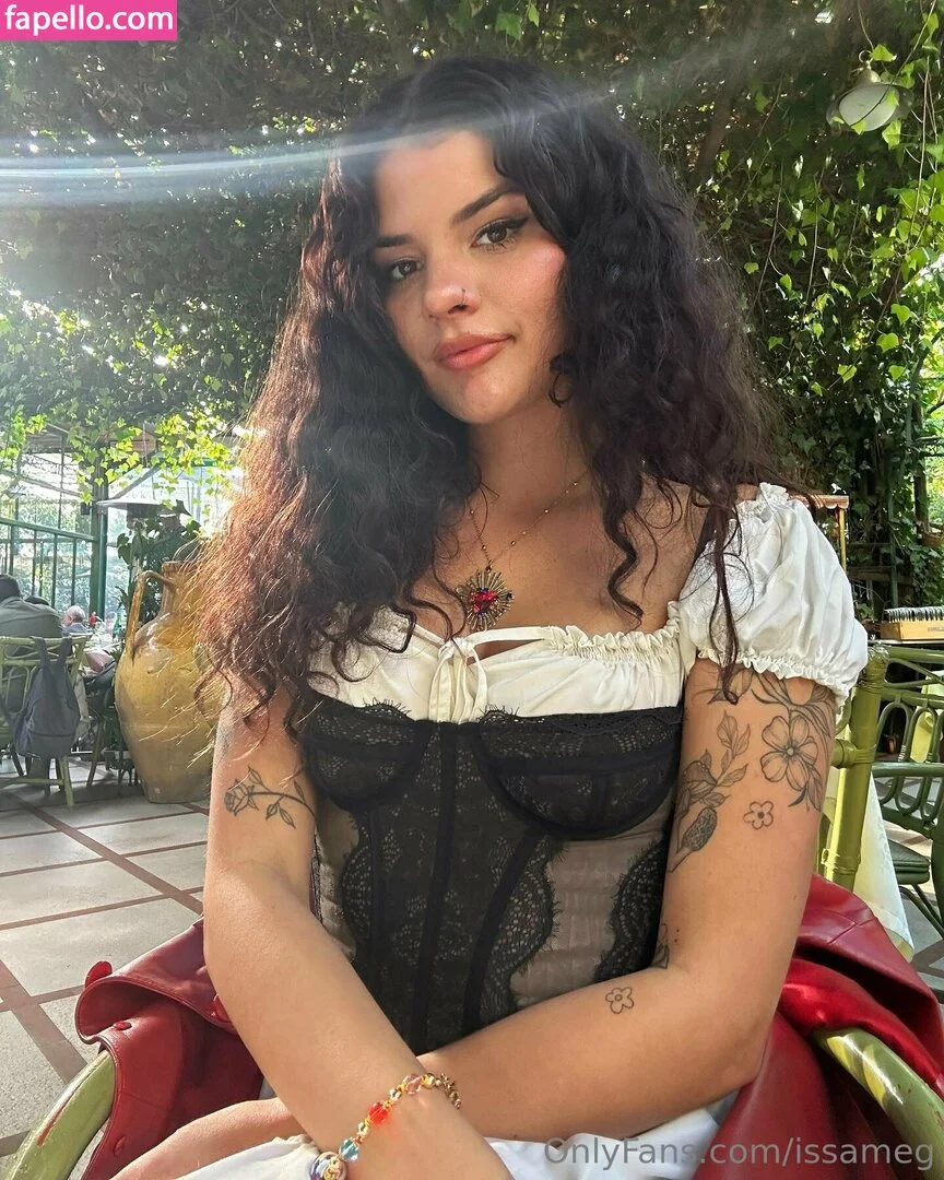 issameg Onlyfans Photo Gallery 