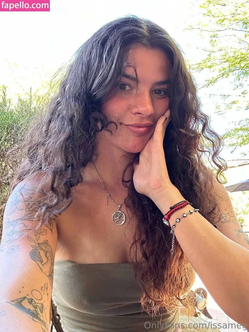 issameg Onlyfans Photo Gallery 