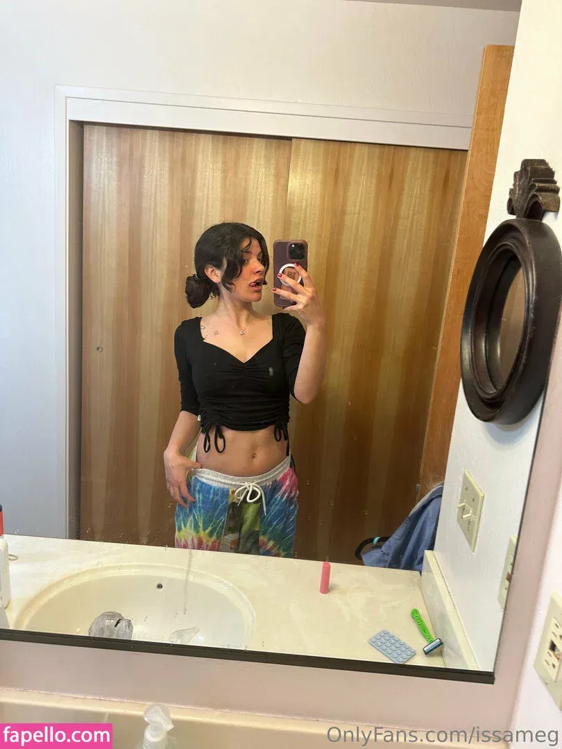 issameg Onlyfans Photo Gallery 