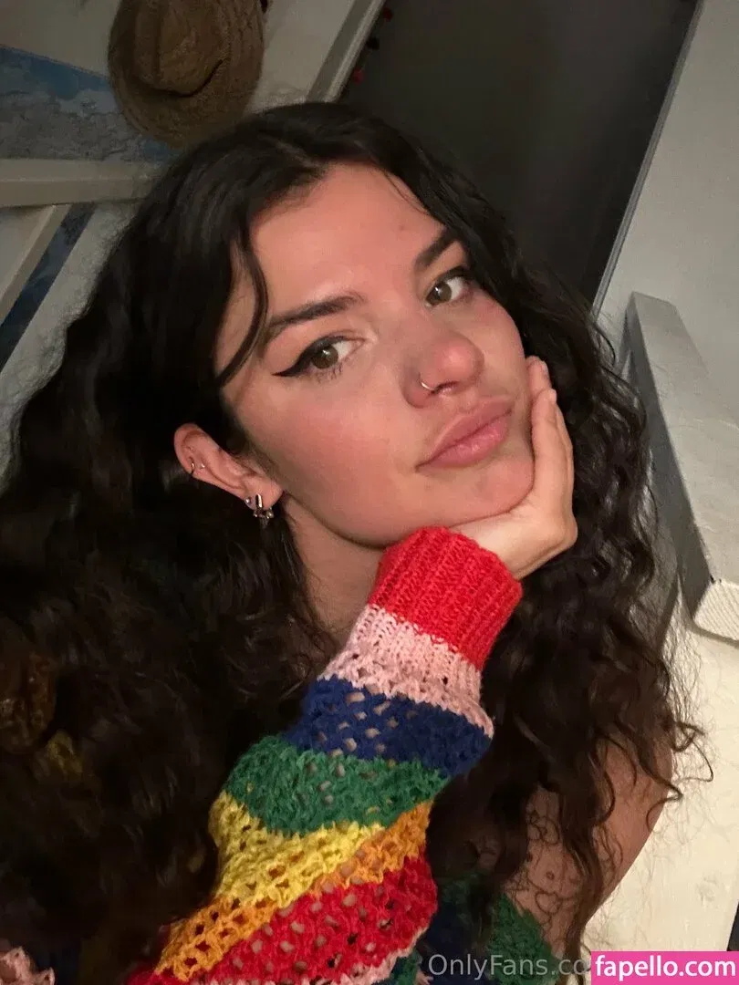 issameg Onlyfans Photo Gallery 