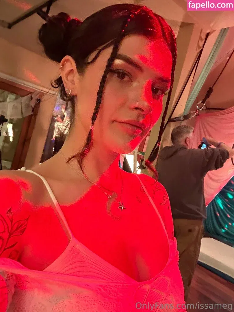 issameg Onlyfans Photo Gallery 