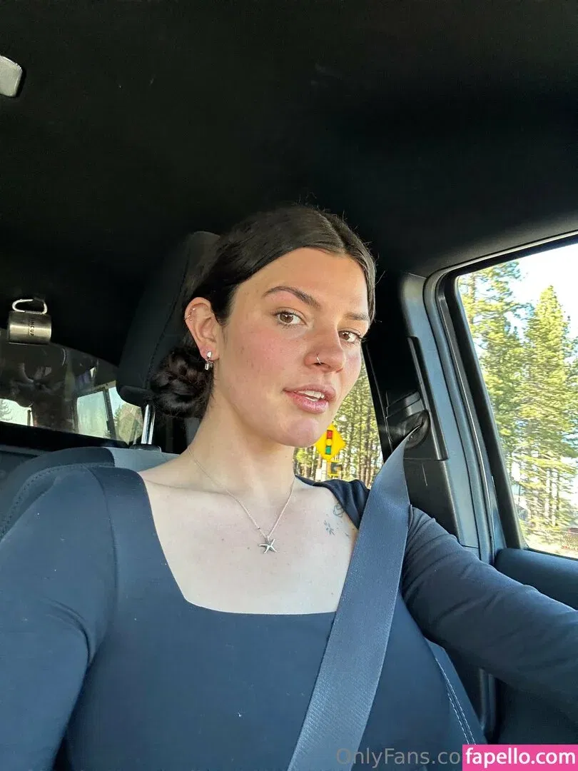 issameg Onlyfans Photo Gallery 