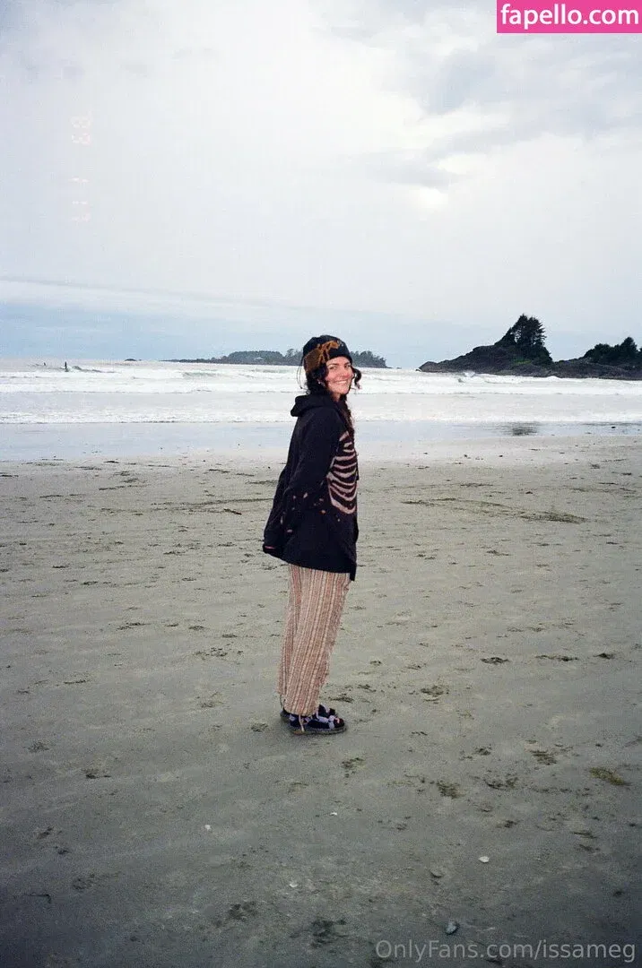 issameg Onlyfans Photo Gallery 