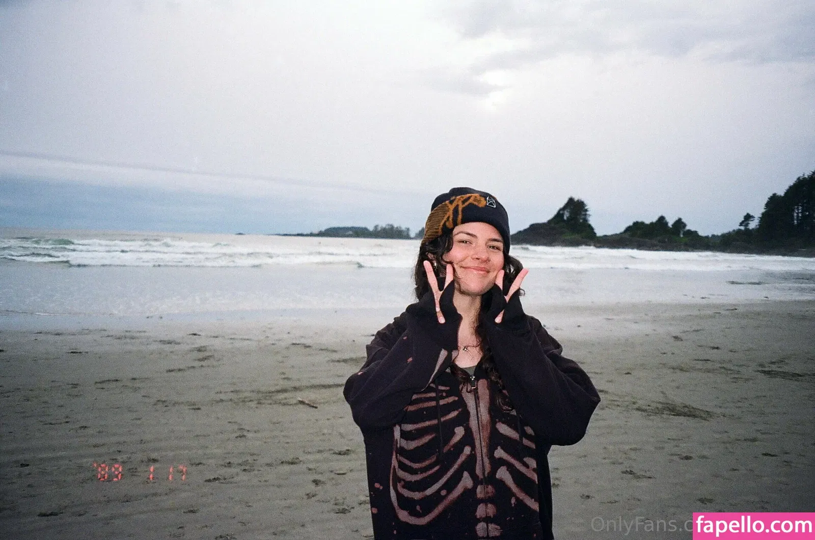 issameg Onlyfans Photo Gallery 