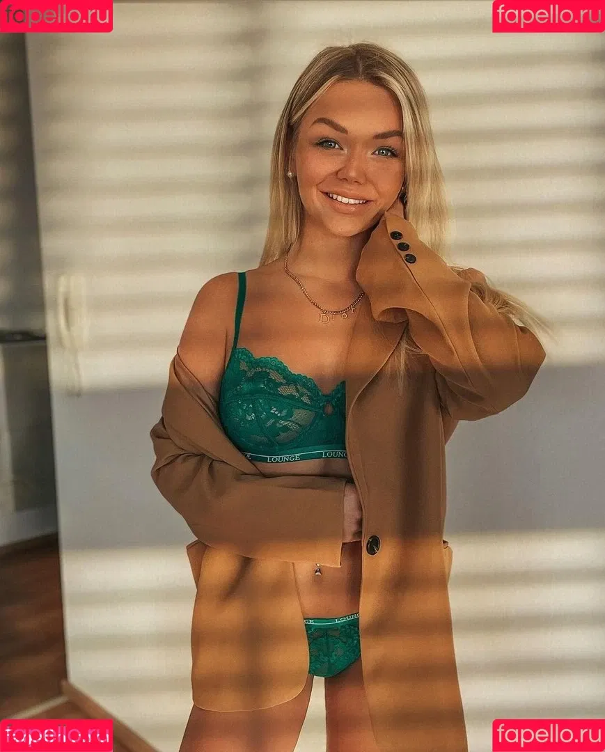 sarahx.ws Onlyfans Photo Gallery 