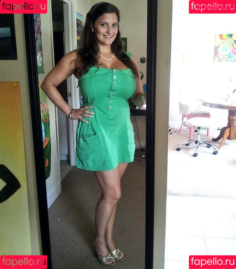 Avery Milla Onlyfans Photo Gallery 