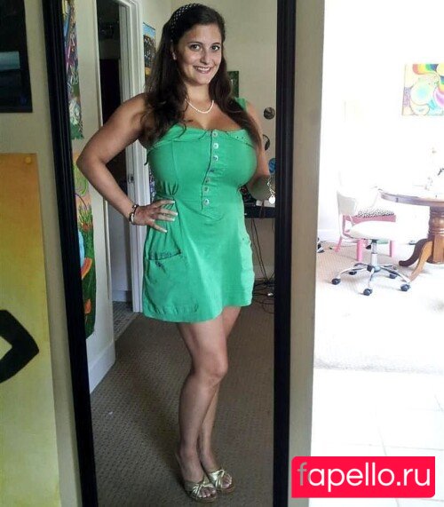 Avery Milla Nude Onlyfans Photo 21