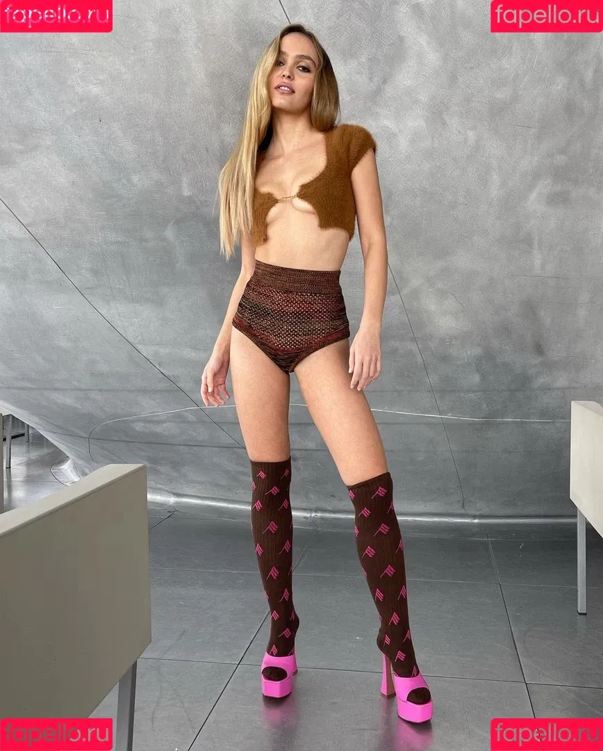 Lily-Rose Depp Onlyfans Photo Gallery 