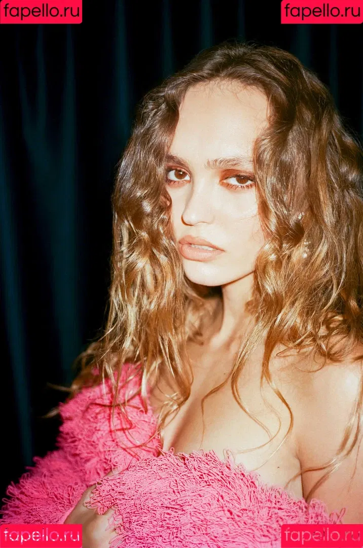 Lily-Rose Depp Onlyfans Photo Gallery 