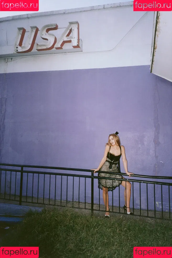 Lily-Rose Depp Onlyfans Photo Gallery 