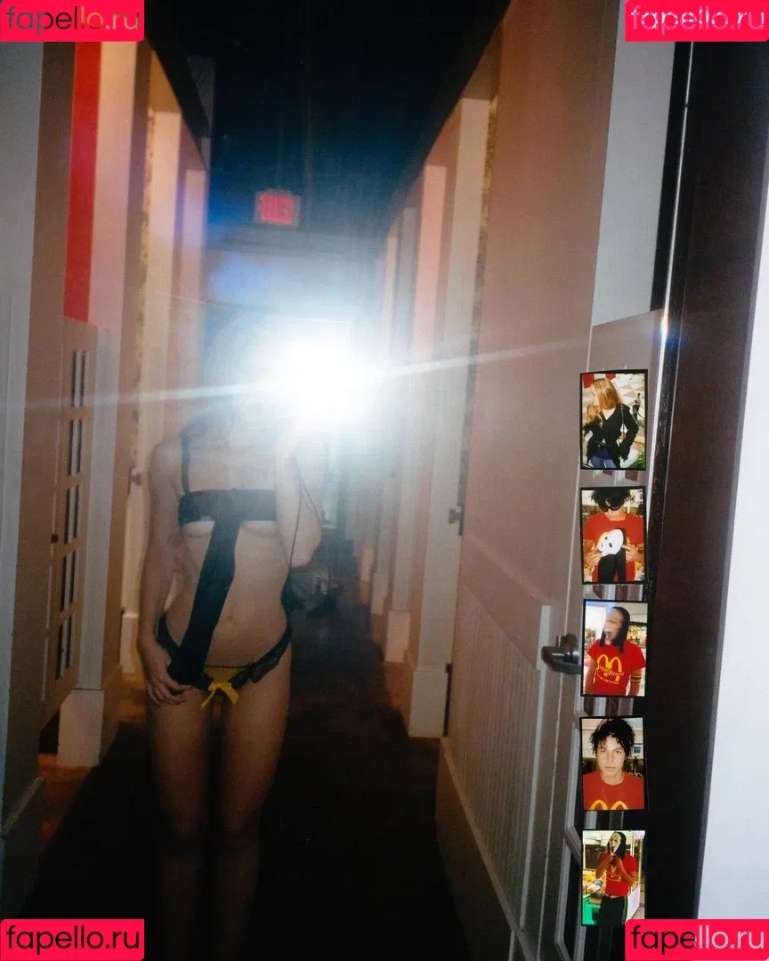 Lily-Rose Depp Onlyfans Photo Gallery 