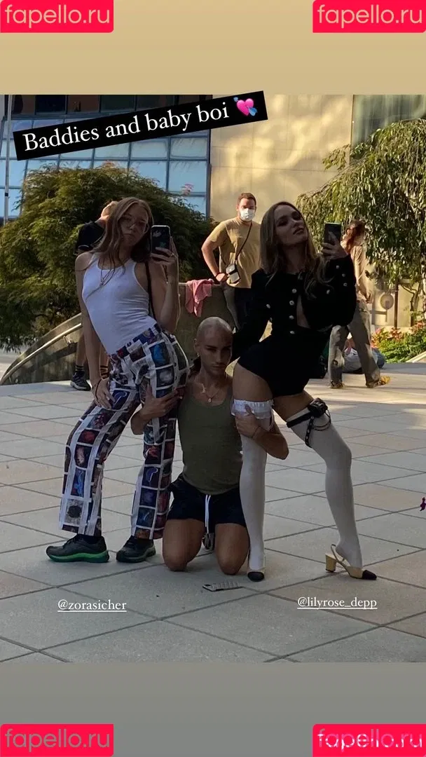 Lily-Rose Depp Onlyfans Photo Gallery 