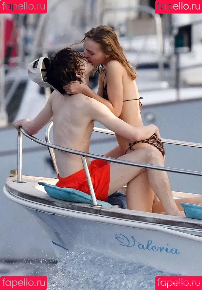 Lily-Rose Depp Onlyfans Photo Gallery 