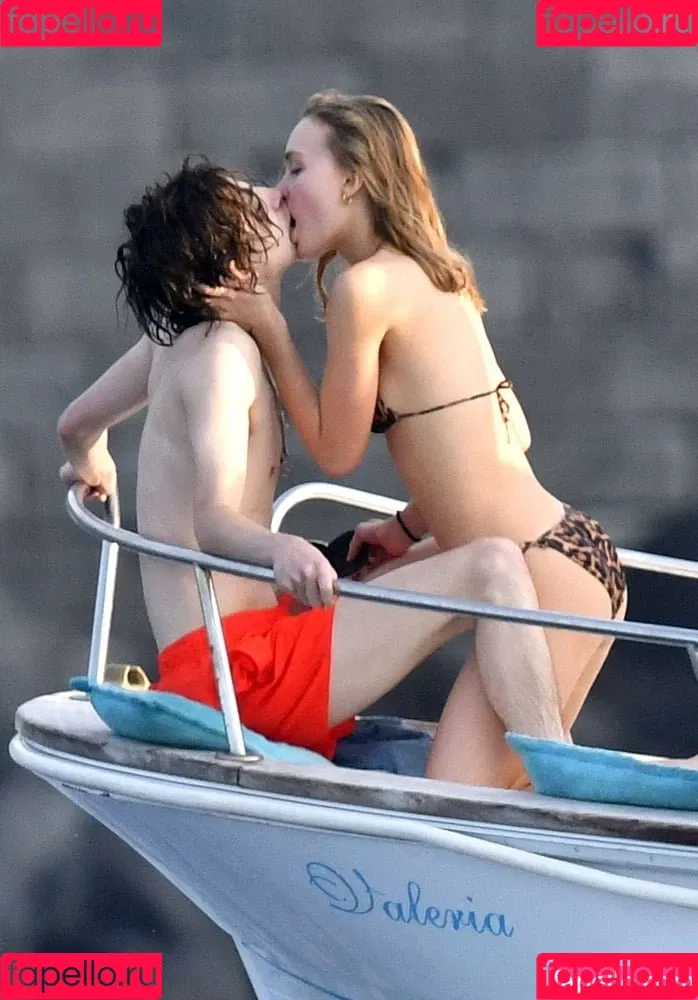 Lily-Rose Depp Onlyfans Photo Gallery 
