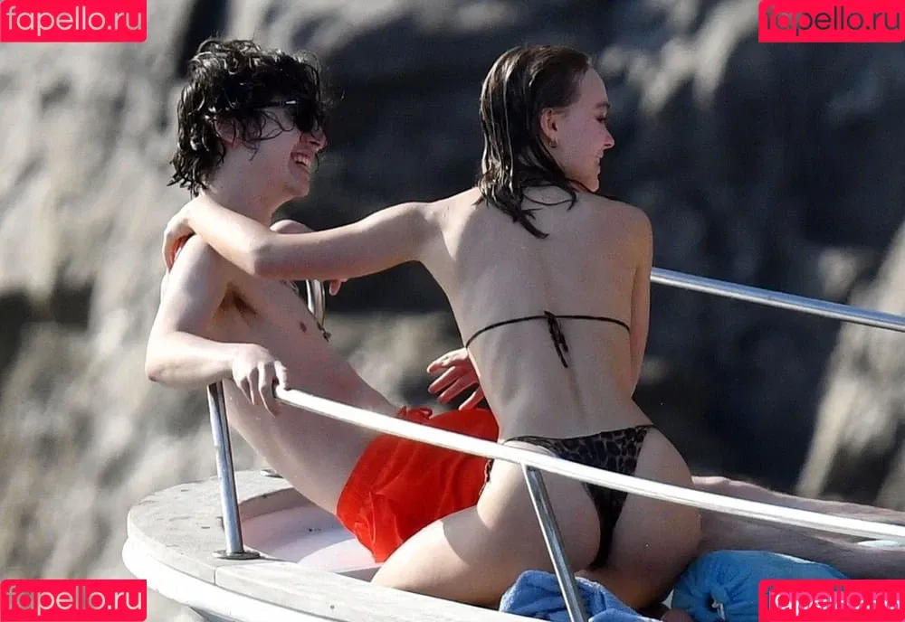Lily-Rose Depp Onlyfans Photo Gallery 
