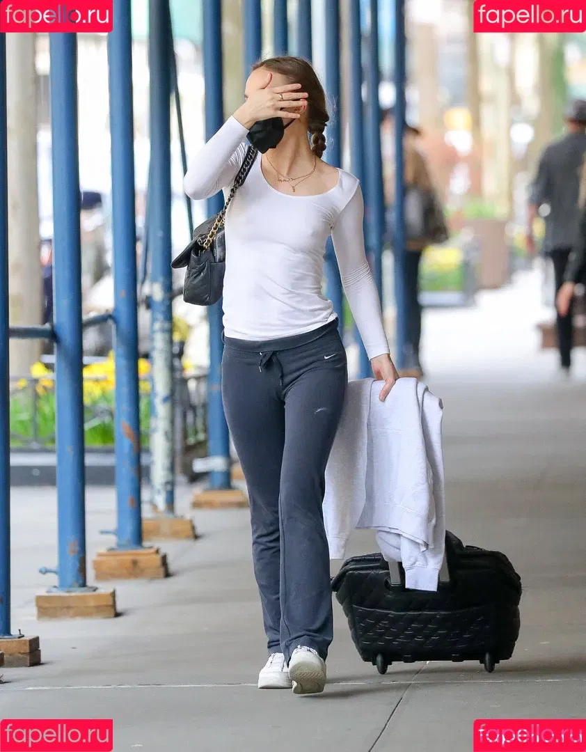 Lily-Rose Depp Onlyfans Photo Gallery 