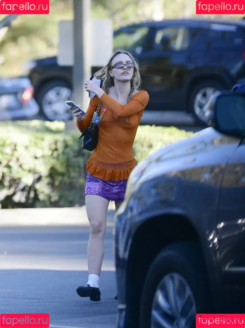 Lily-Rose Depp Onlyfans Photo Gallery 