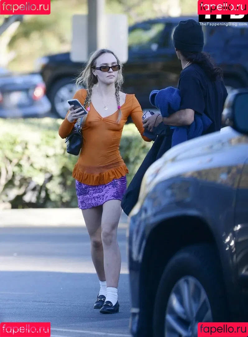 Lily-Rose Depp Onlyfans Photo Gallery 