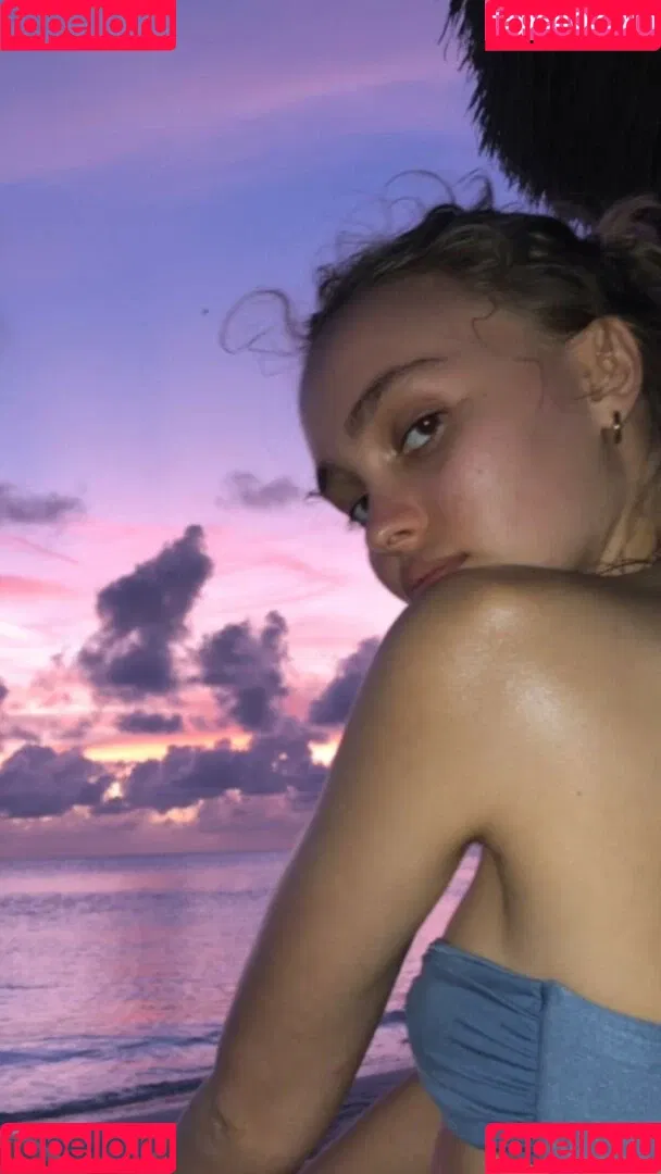 Lily-Rose Depp Onlyfans Photo Gallery 
