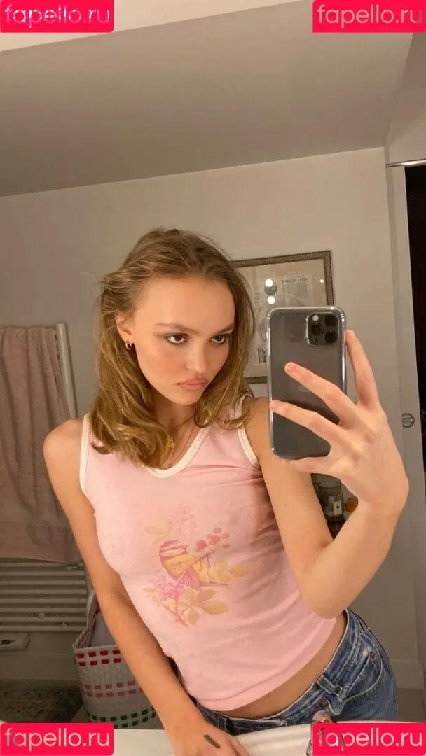 Lily-Rose Depp Onlyfans Photo Gallery 