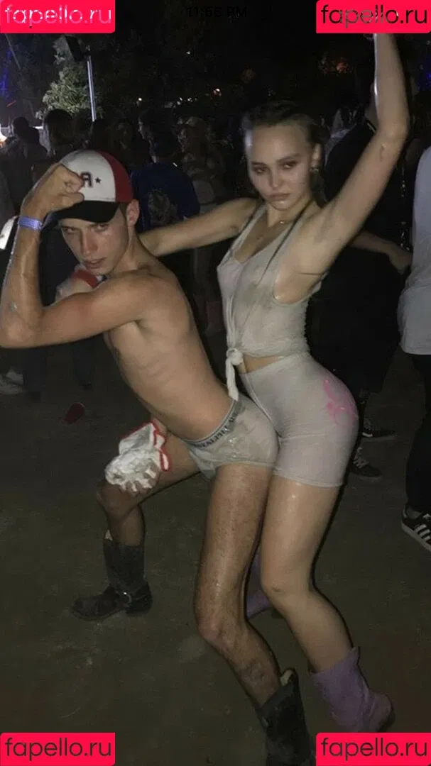 Lily-Rose Depp Onlyfans Photo Gallery 