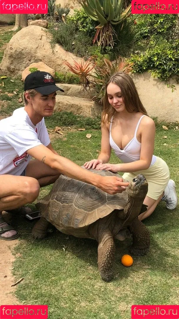 Lily-Rose Depp Onlyfans Photo Gallery 