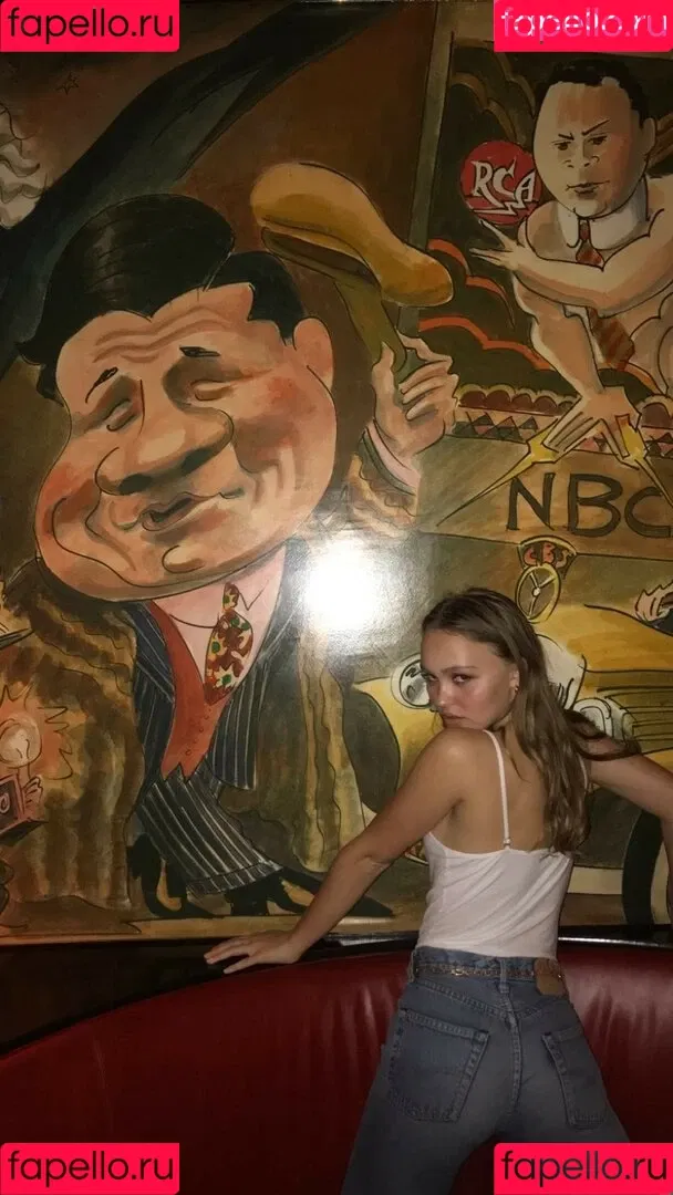 Lily-Rose Depp Onlyfans Photo Gallery 