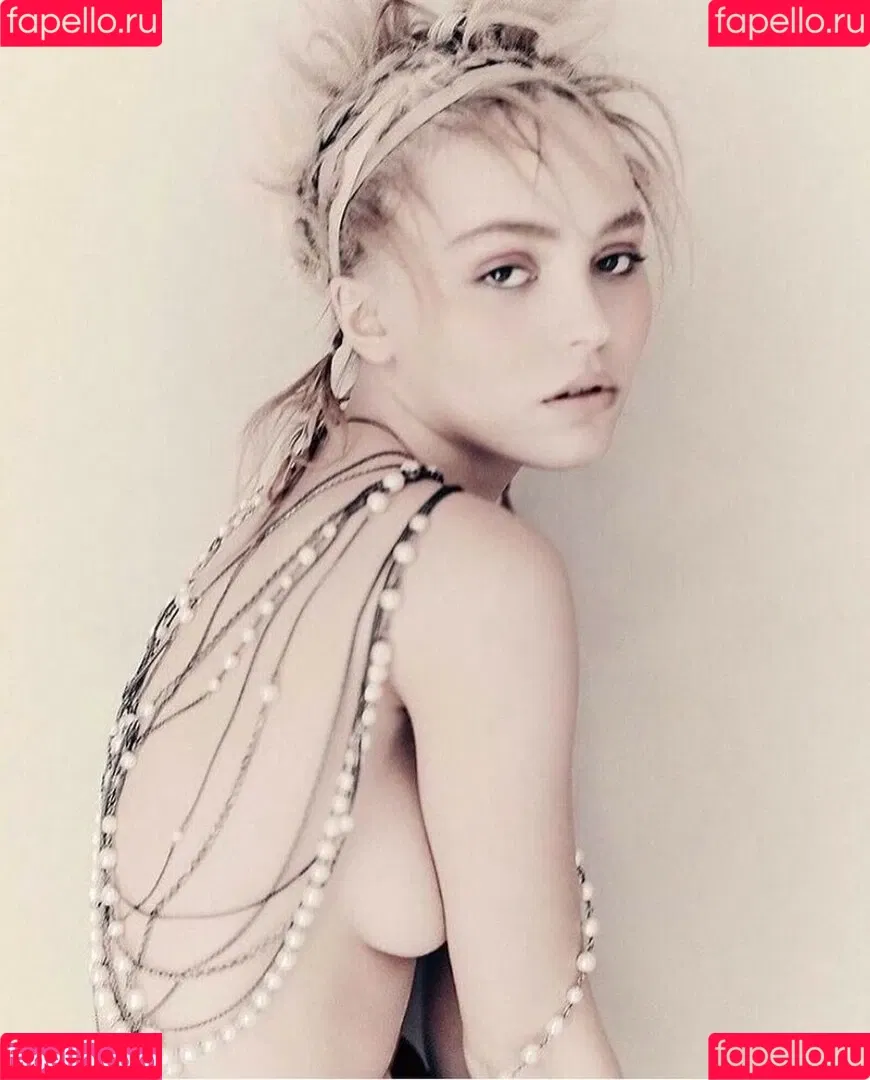 Lily-Rose Depp Onlyfans Photo Gallery 