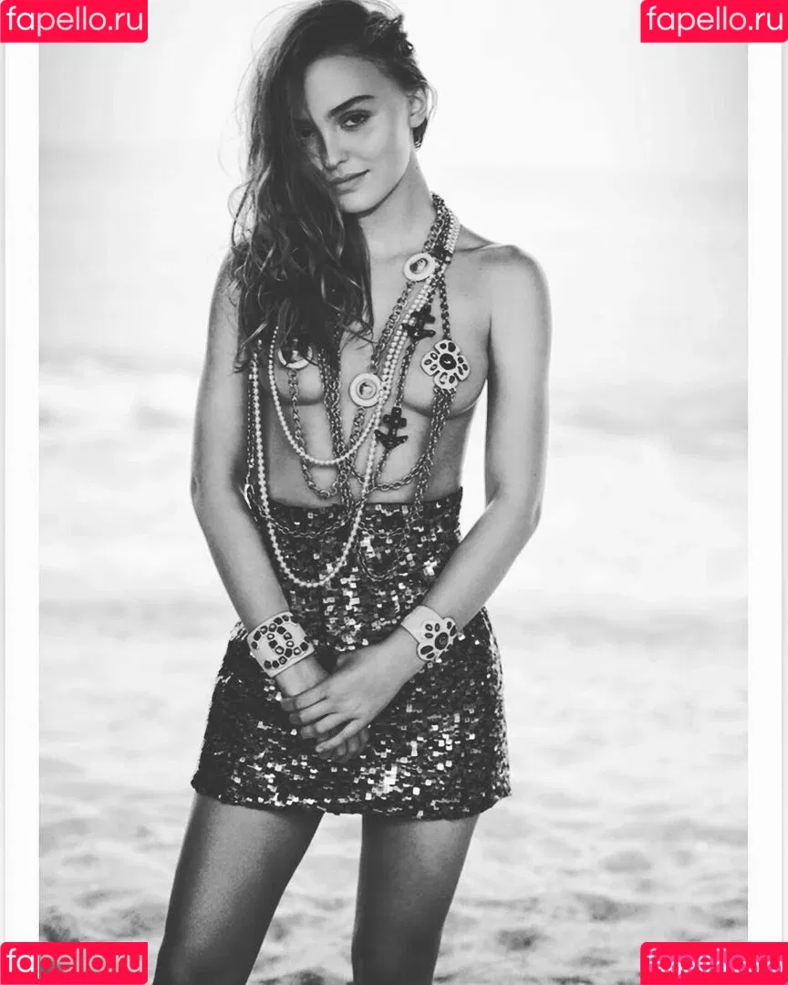 Lily-Rose Depp Onlyfans Photo Gallery 