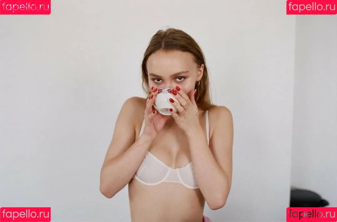 Lily-Rose Depp Onlyfans Photo Gallery 