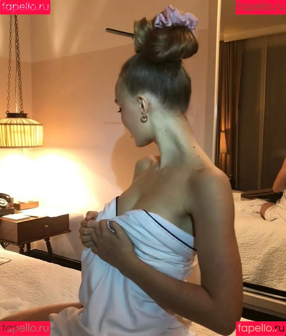 Lily-Rose Depp Onlyfans Photo Gallery 