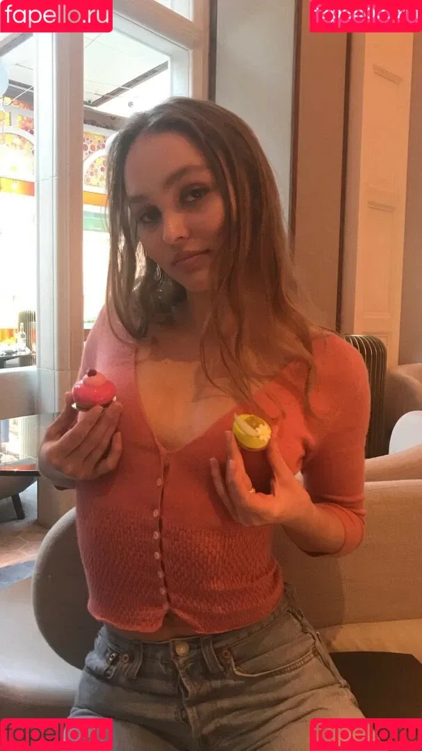 Lily-Rose Depp Onlyfans Photo Gallery 