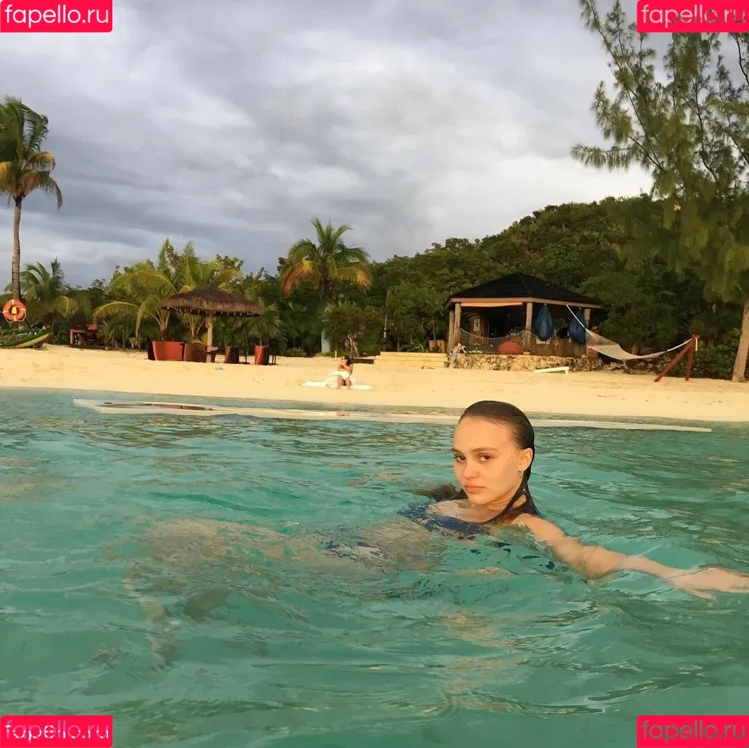 Lily-Rose Depp Onlyfans Photo Gallery 