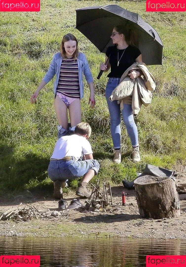 Lily-Rose Depp Onlyfans Photo Gallery 
