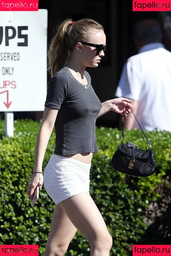 Lily-Rose Depp Onlyfans Photo Gallery 