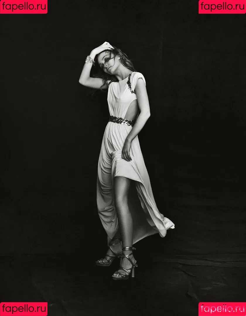 Lily-Rose Depp Onlyfans Photo Gallery 