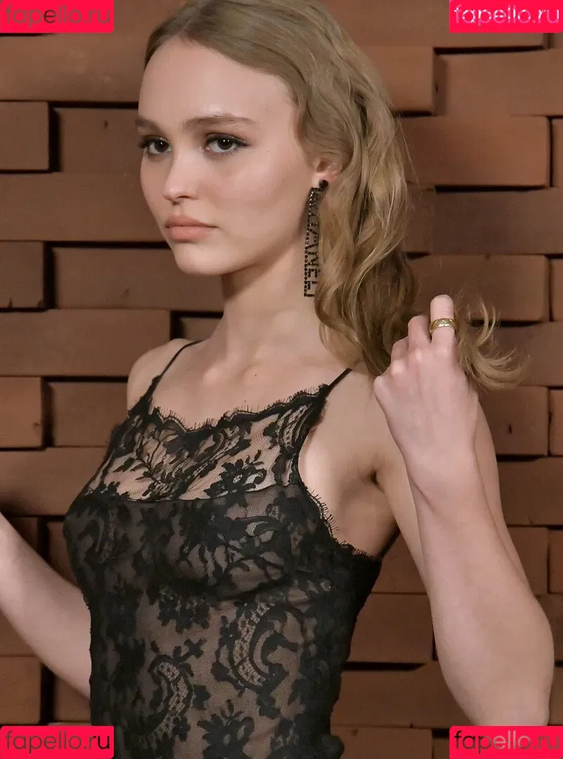 Lily-Rose Depp Onlyfans Photo Gallery 