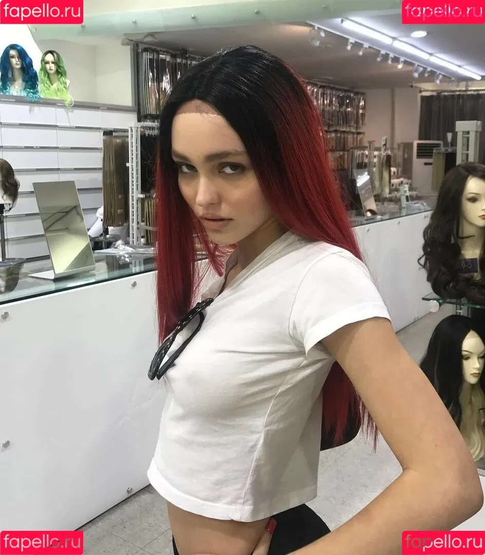 Lily-Rose Depp Onlyfans Photo Gallery 