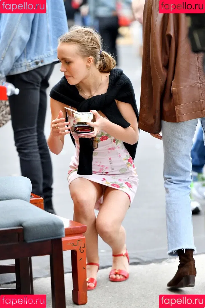 Lily-Rose Depp Onlyfans Photo Gallery 
