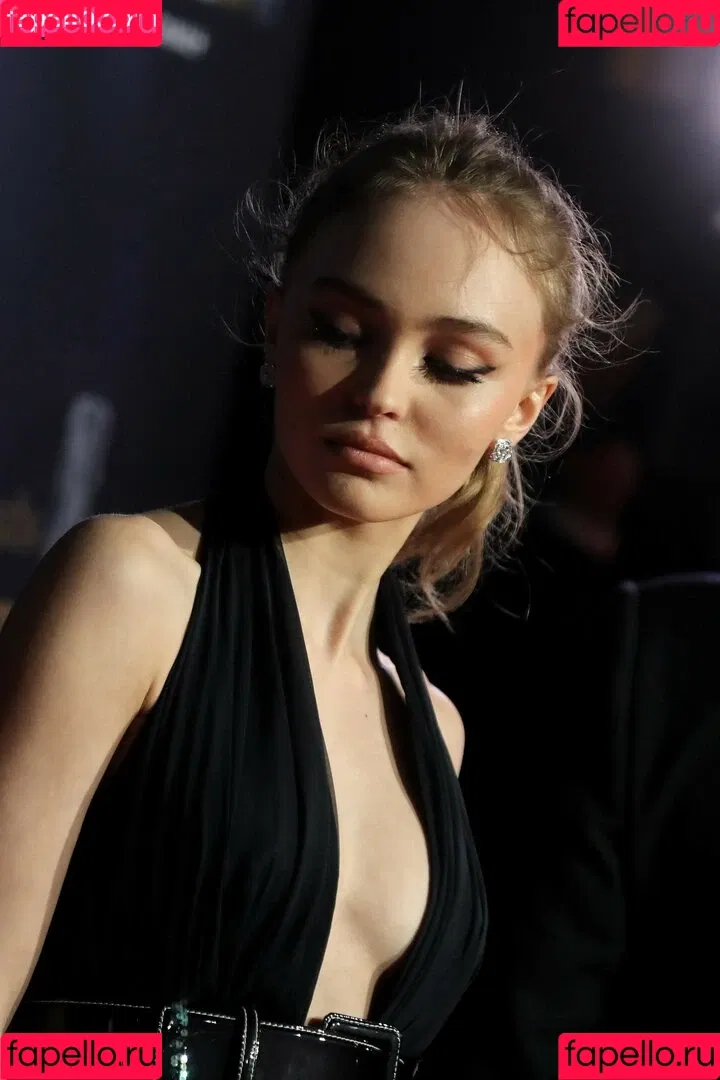 Lily-Rose Depp Onlyfans Photo Gallery 