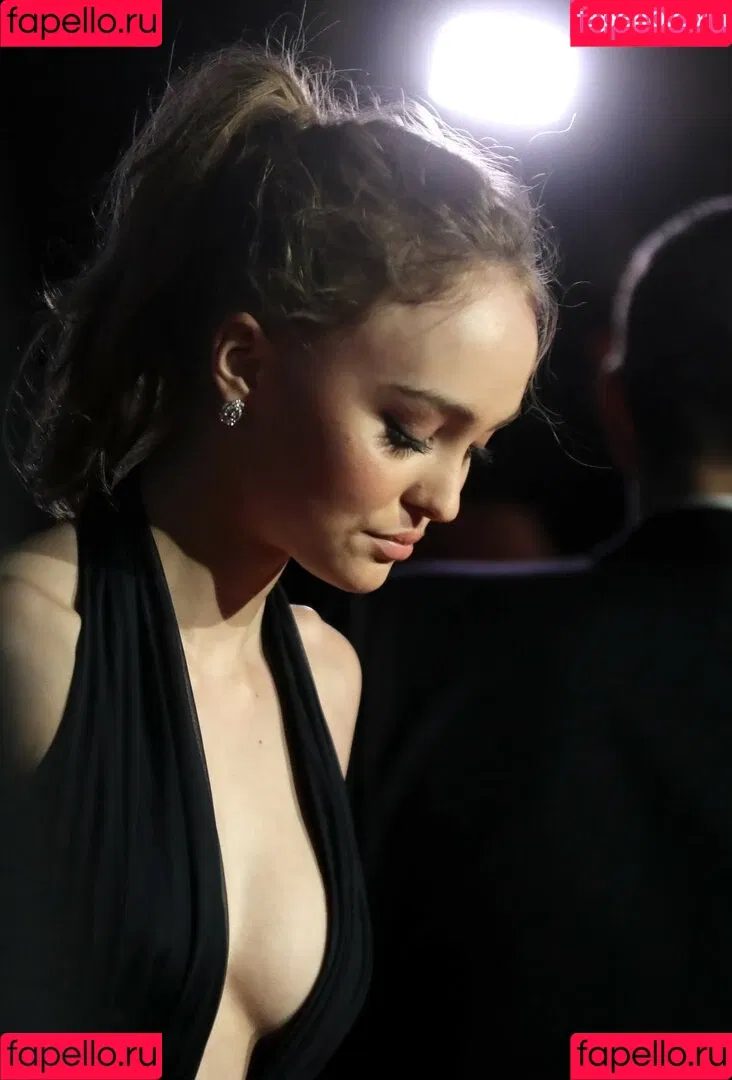 Lily-Rose Depp Onlyfans Photo Gallery 