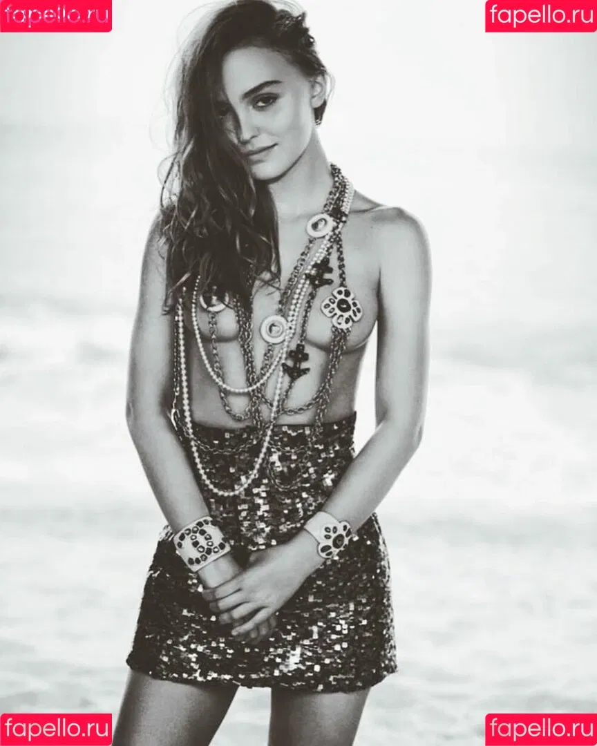 Lily-Rose Depp Onlyfans Photo Gallery 