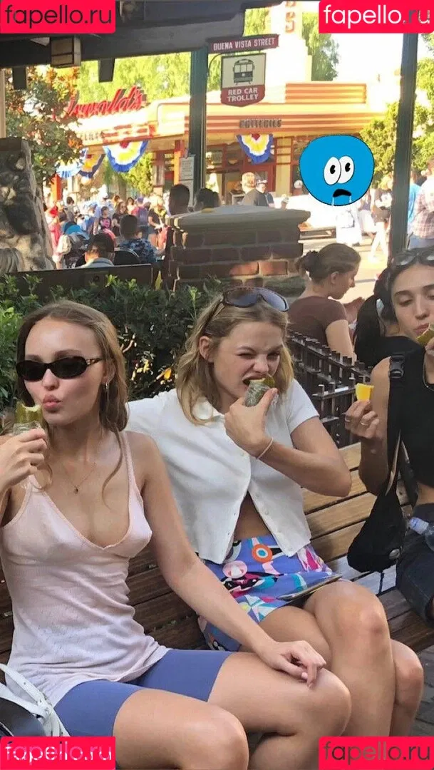 Lily-Rose Depp Onlyfans Photo Gallery 