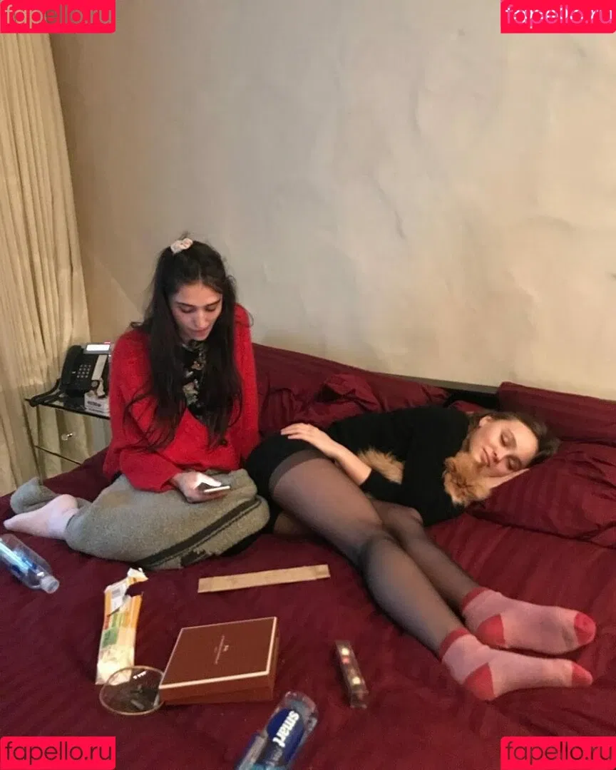 Lily-Rose Depp Onlyfans Photo Gallery 