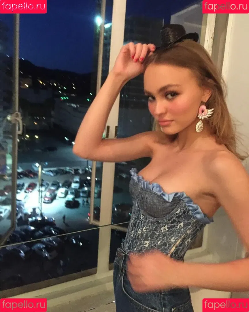 Lily-Rose Depp Onlyfans Photo Gallery 