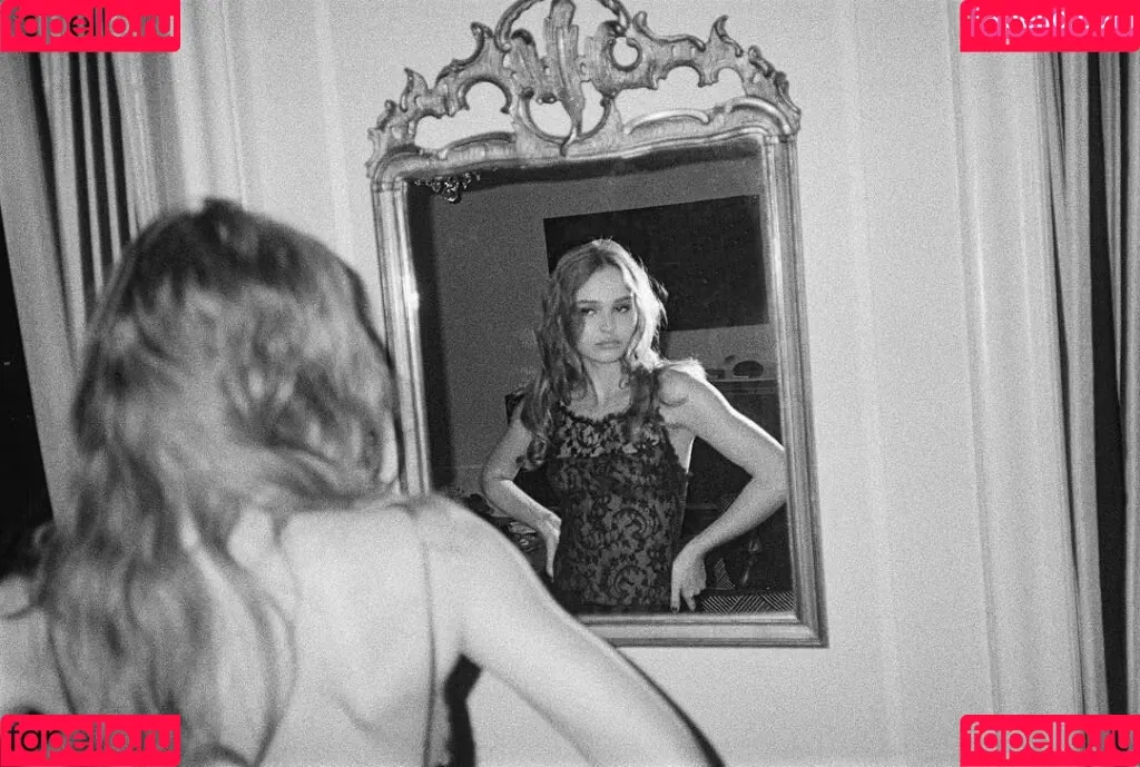 Lily-Rose Depp Onlyfans Photo Gallery 